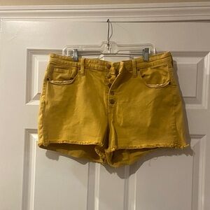 🧡 Women’s Universal Thread high rise midi shorts